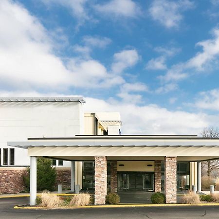 Chester Inn & Suites Шаронвілл Екстер'єр фото