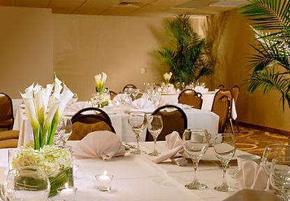 Chester Inn & Suites Шаронвілл Ресторан фото