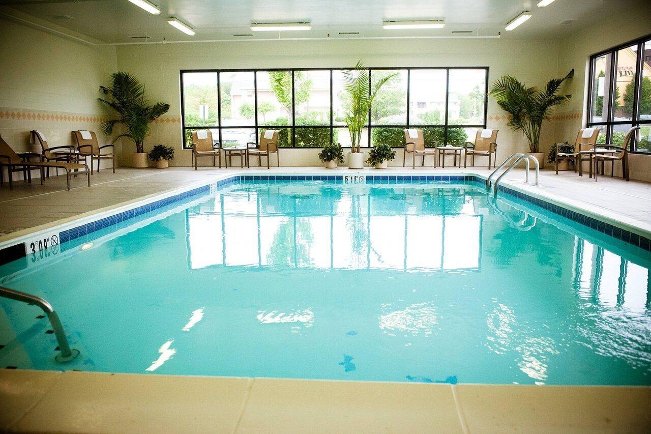 Chester Inn & Suites Шаронвілл Екстер'єр фото
