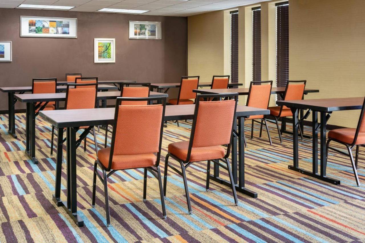 Chester Inn & Suites Шаронвілл Екстер'єр фото