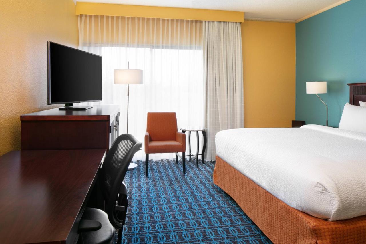 Chester Inn & Suites Шаронвілл Екстер'єр фото