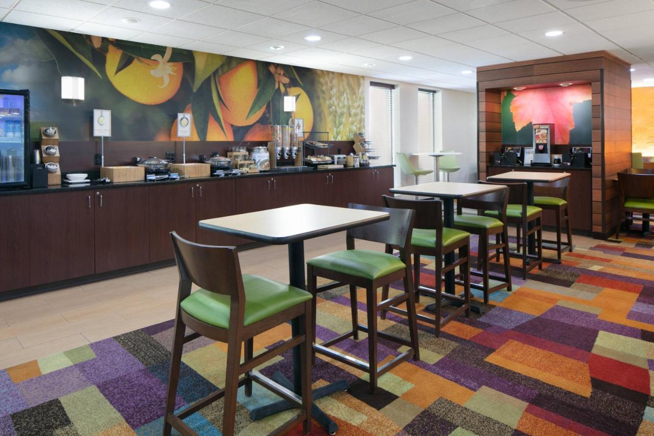 Chester Inn & Suites Шаронвілл Екстер'єр фото
