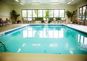 Chester Inn & Suites Шаронвілл Екстер'єр фото