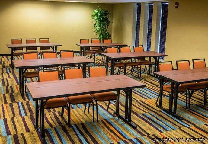 Chester Inn & Suites Шаронвілл Екстер'єр фото