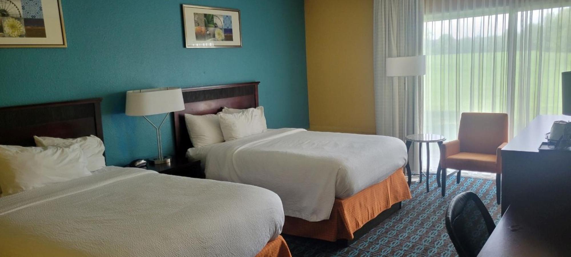 Chester Inn & Suites Шаронвілл Екстер'єр фото