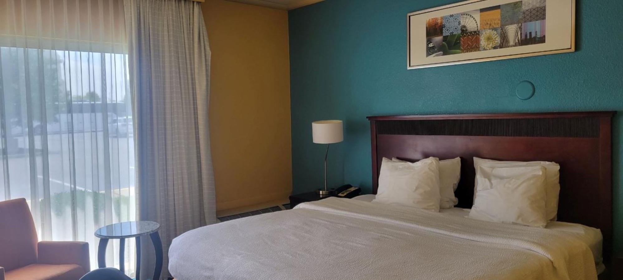 Chester Inn & Suites Шаронвілл Екстер'єр фото