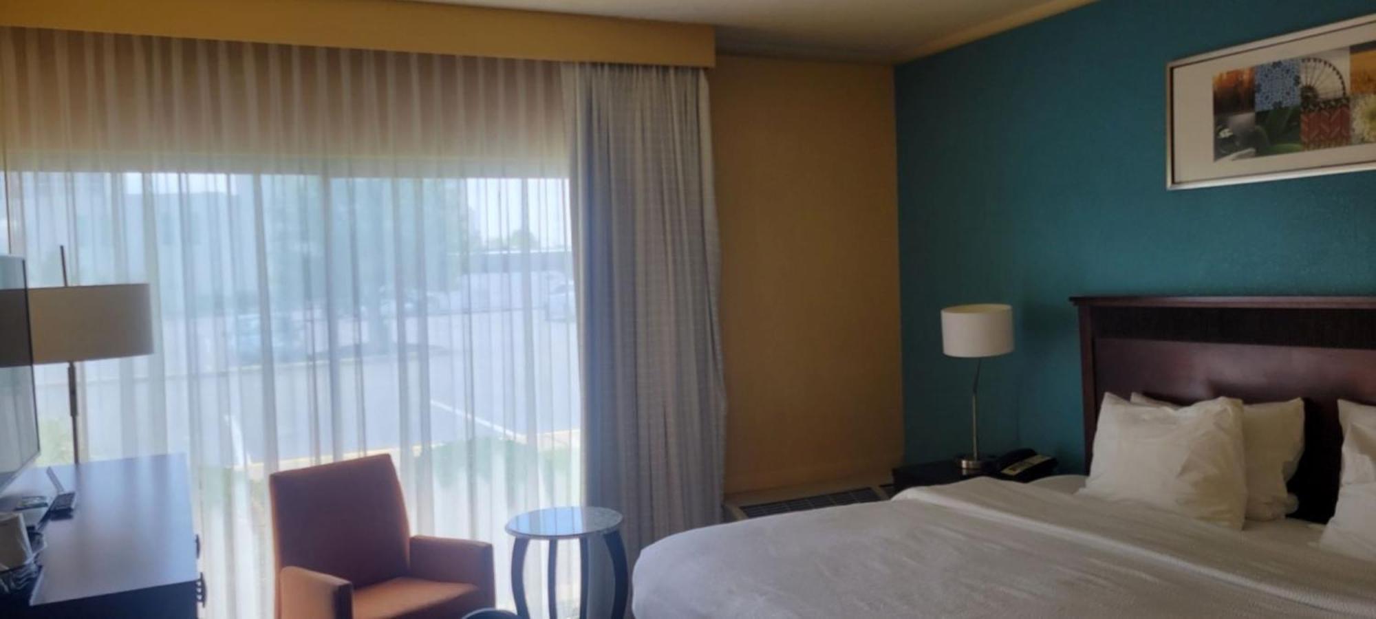 Chester Inn & Suites Шаронвілл Екстер'єр фото