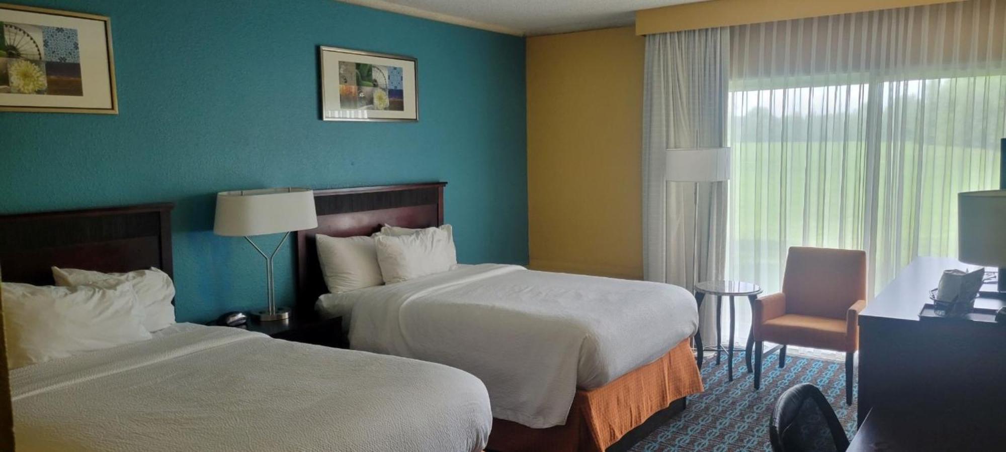 Chester Inn & Suites Шаронвілл Екстер'єр фото