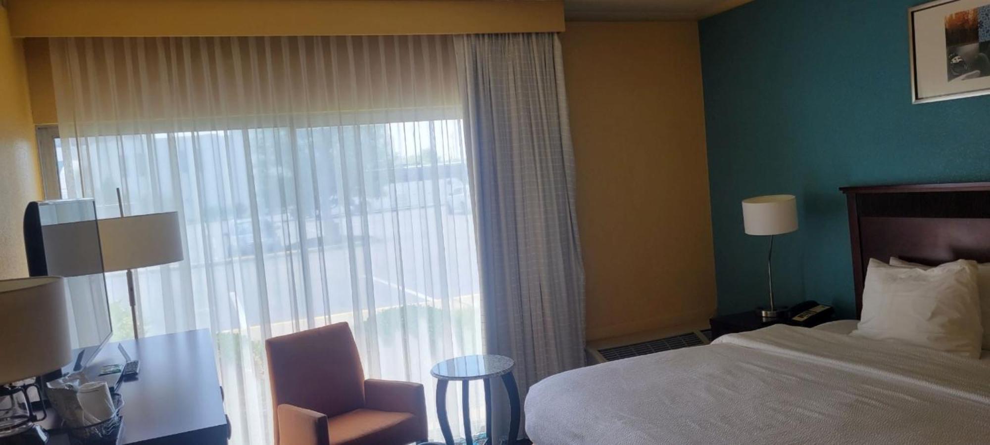 Chester Inn & Suites Шаронвілл Екстер'єр фото