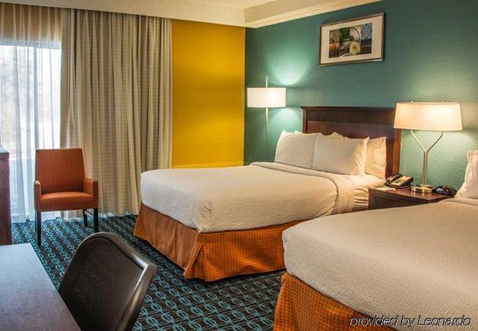 Chester Inn & Suites Шаронвілл Екстер'єр фото